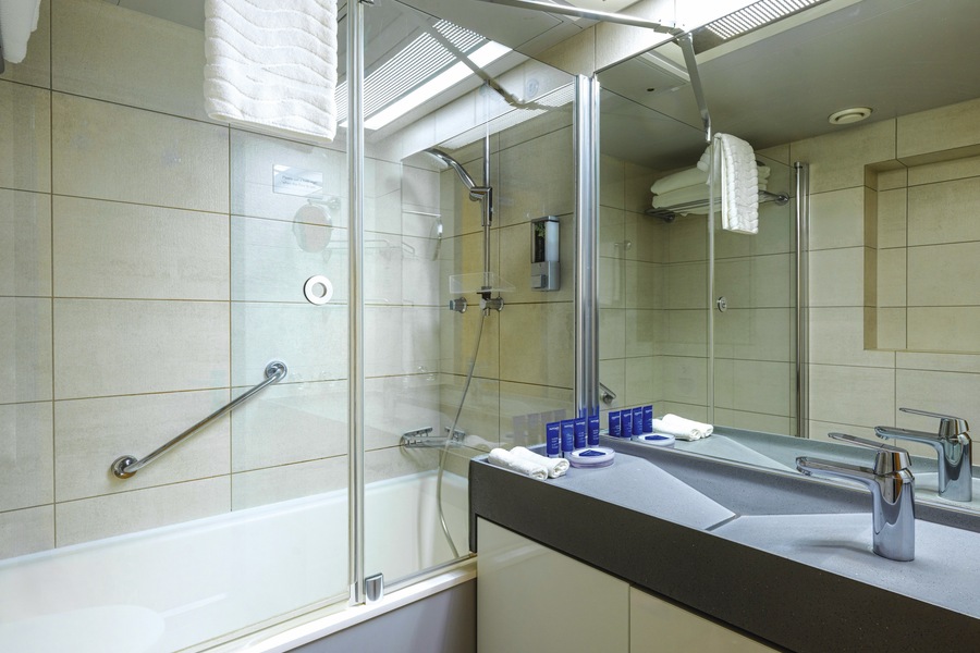 Marella Cruises Marella Explorer 2 Junior Suite Bathroom ©Ben Waller.jpg
